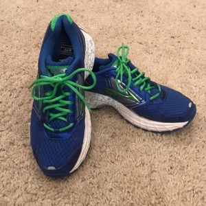 Brooks GTS 14 Boys Sz 3